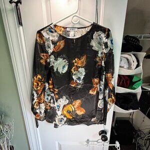 NWT White House Black Market Size Small print blouse.